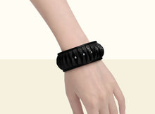 Shimmering Yu Bracelet - Black